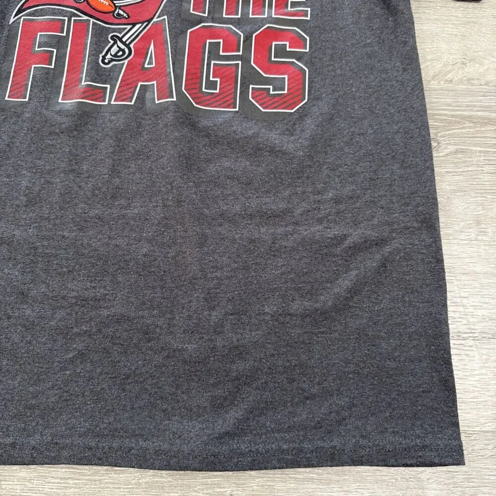 Tampa Bay Buccaneers Shirt 2021 Playoffs Raise The Flags Men’s Gray Medium